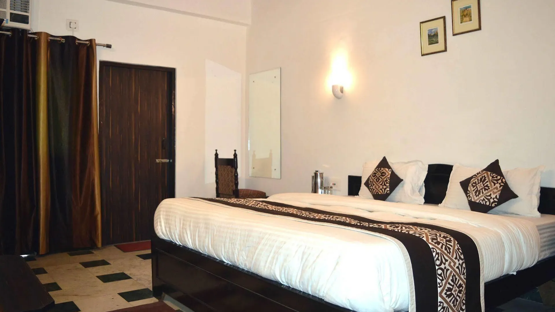Hotel Priya Agra  Agra (Uttar Pradesh)
